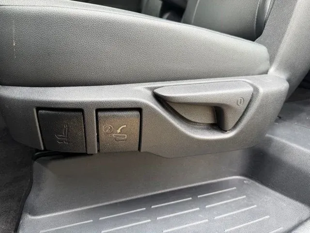 2025 Toyota Grand Highlander XLE thumbnail 19