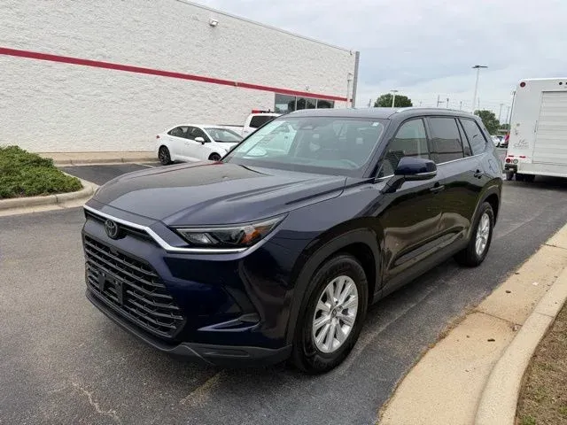2025 Toyota Grand Highlander XLE thumbnail 2