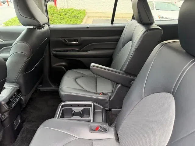2025 Toyota Grand Highlander XLE thumbnail 21