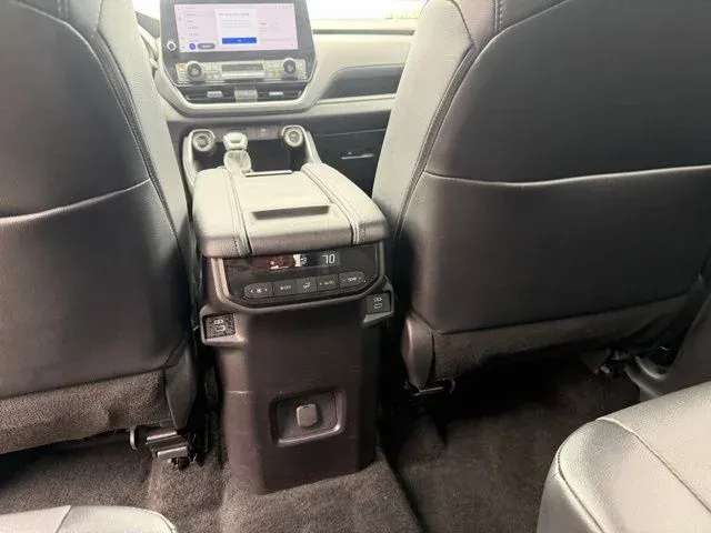 2025 Toyota Grand Highlander XLE thumbnail 23