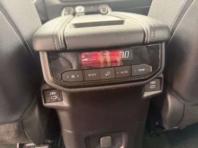 2025 Toyota Grand Highlander XLE thumbnail 24