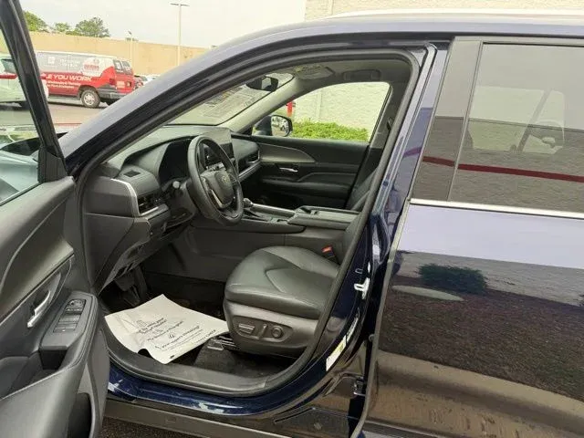 2025 Toyota Grand Highlander XLE thumbnail 30