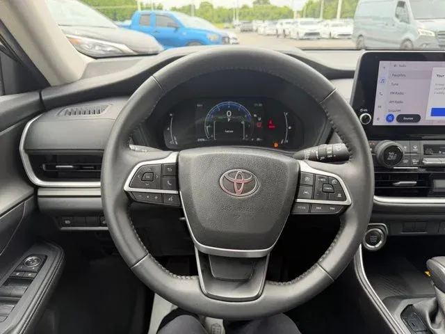 2025 Toyota Grand Highlander XLE thumbnail 35