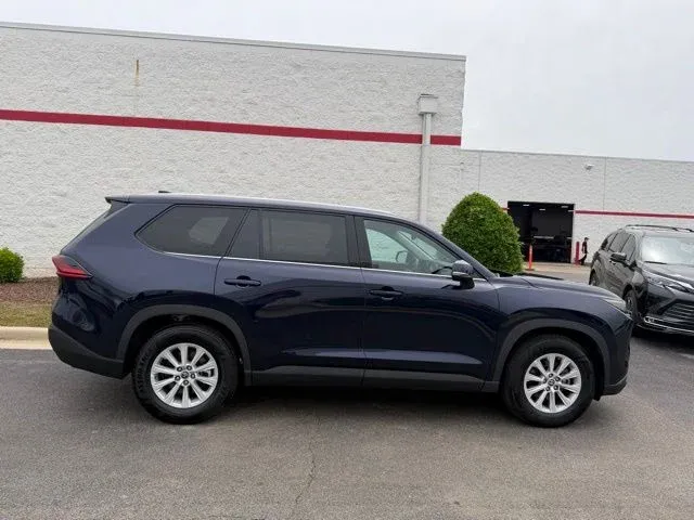 2025 Toyota Grand Highlander XLE thumbnail 7