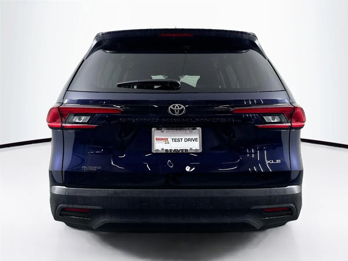 2025 Toyota Grand Highlander XLE thumbnail 12