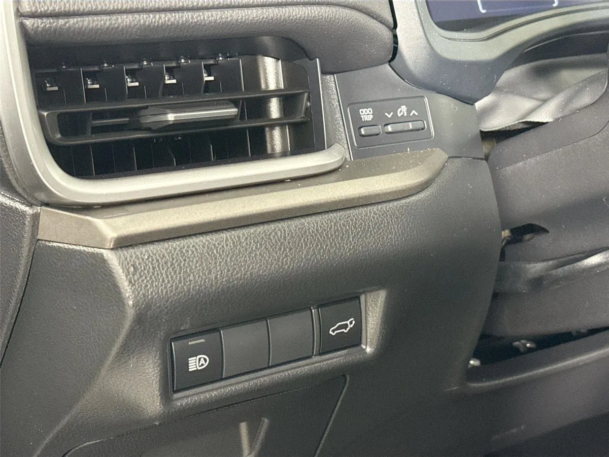 2025 Toyota Grand Highlander XLE thumbnail 16