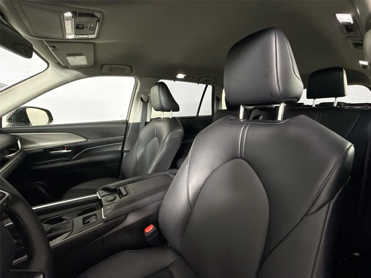 2025 Toyota Grand Highlander XLE thumbnail 3