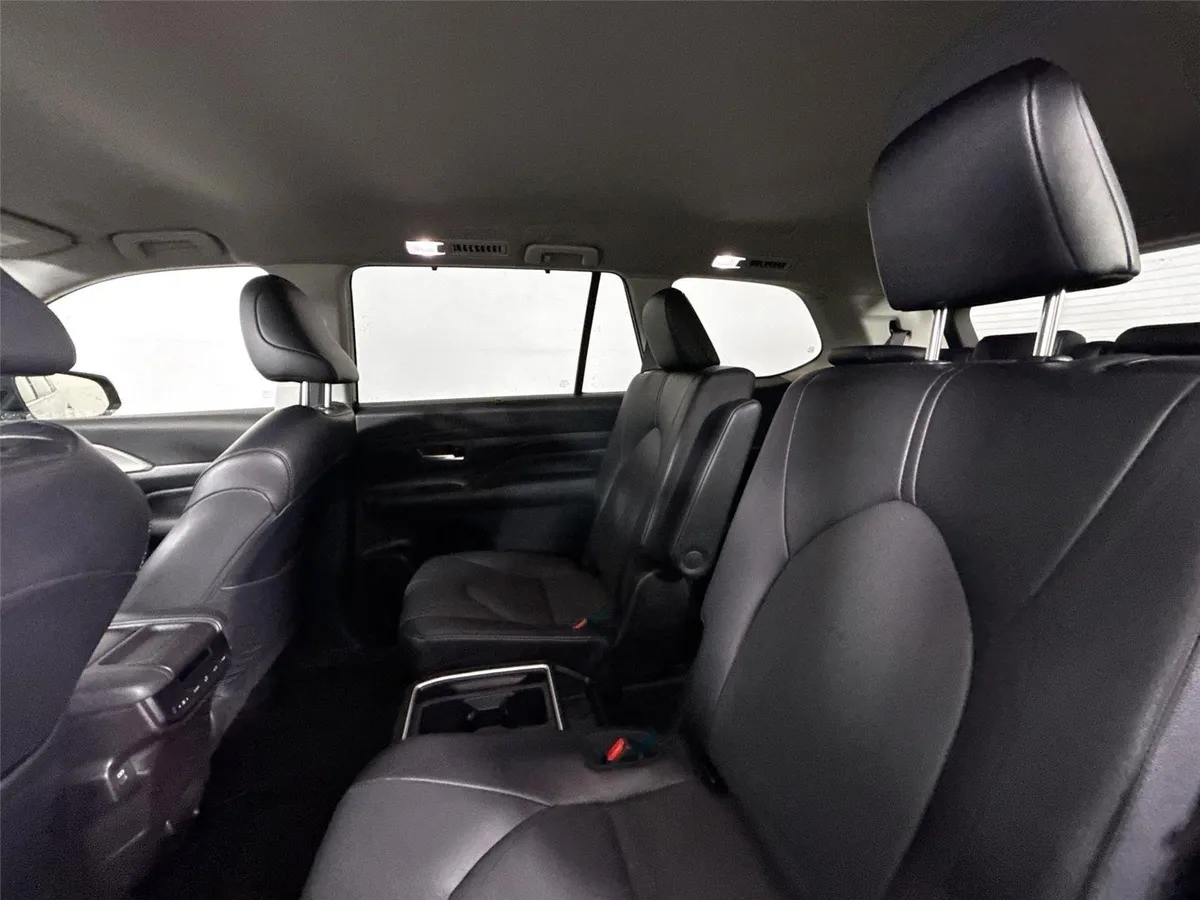 2025 Toyota Grand Highlander XLE thumbnail 30