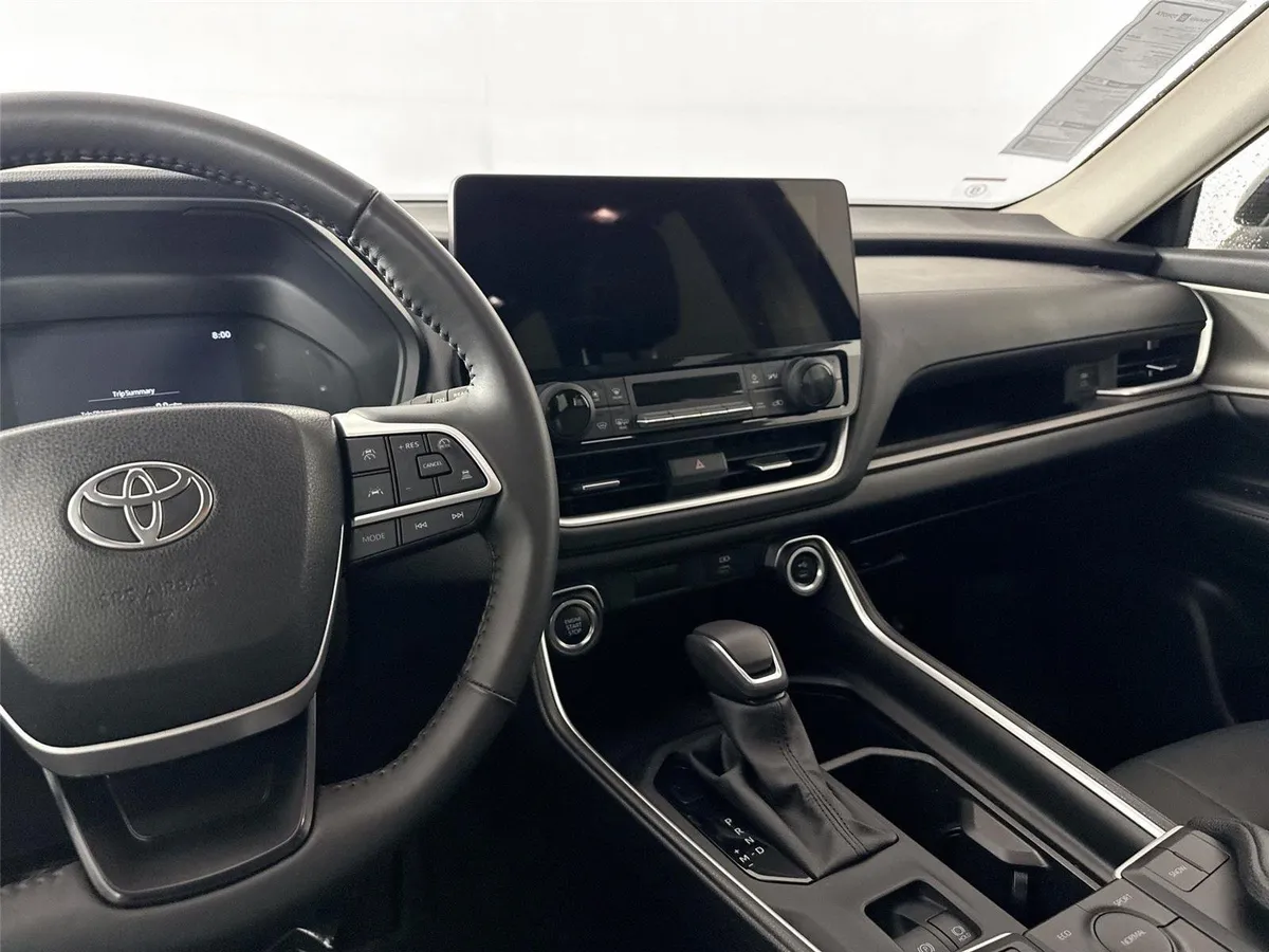 2025 Toyota Grand Highlander XLE thumbnail 32