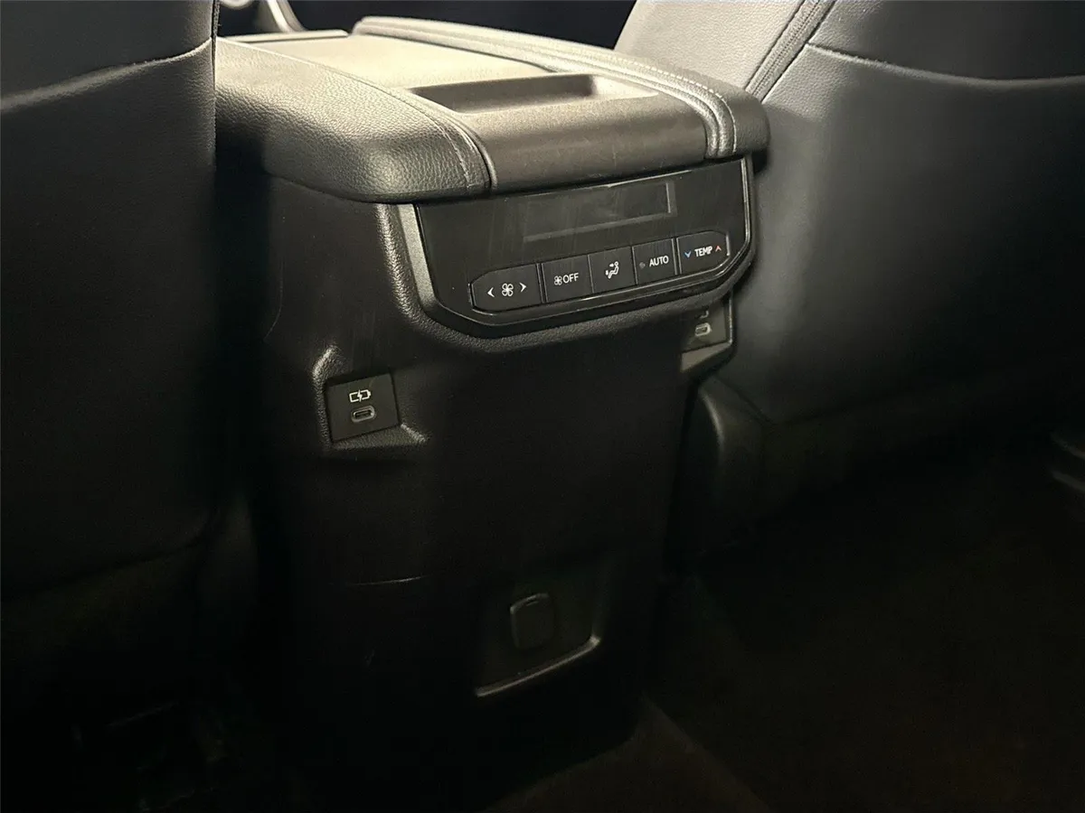 2025 Toyota Grand Highlander XLE thumbnail 34