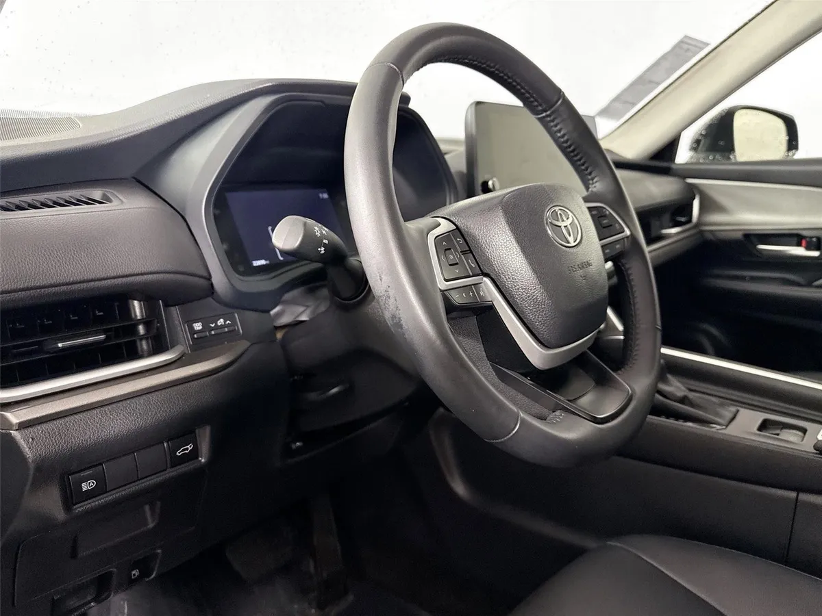 2025 Toyota Grand Highlander XLE thumbnail 4