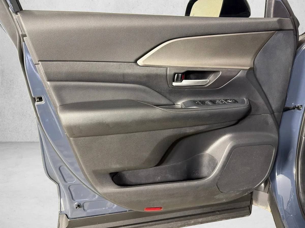 2025 Toyota Grand Highlander XLE thumbnail 10