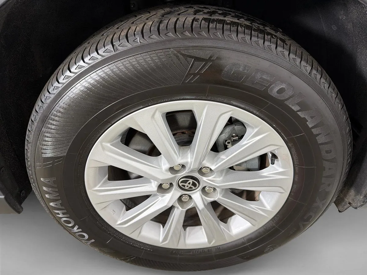 2025 Toyota Grand Highlander XLE thumbnail 12