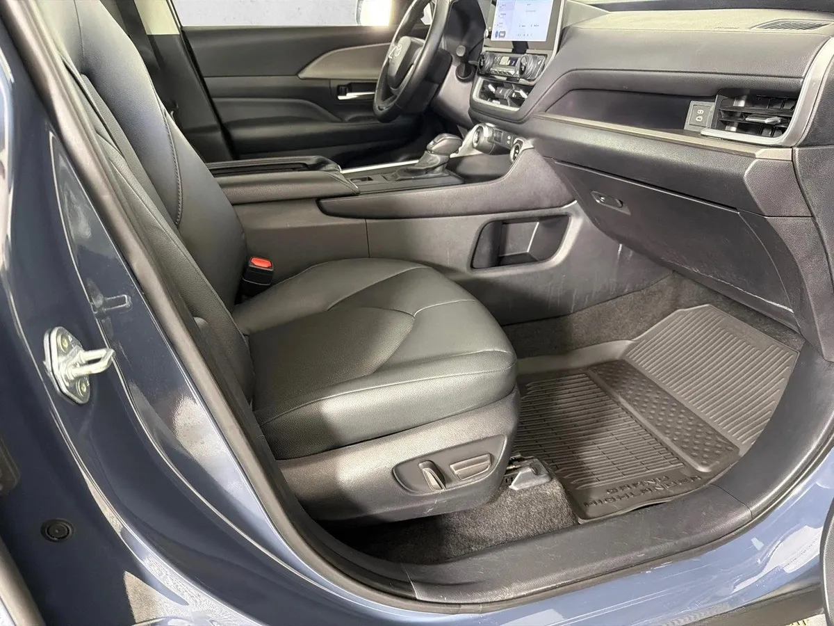 2025 Toyota Grand Highlander XLE thumbnail 13
