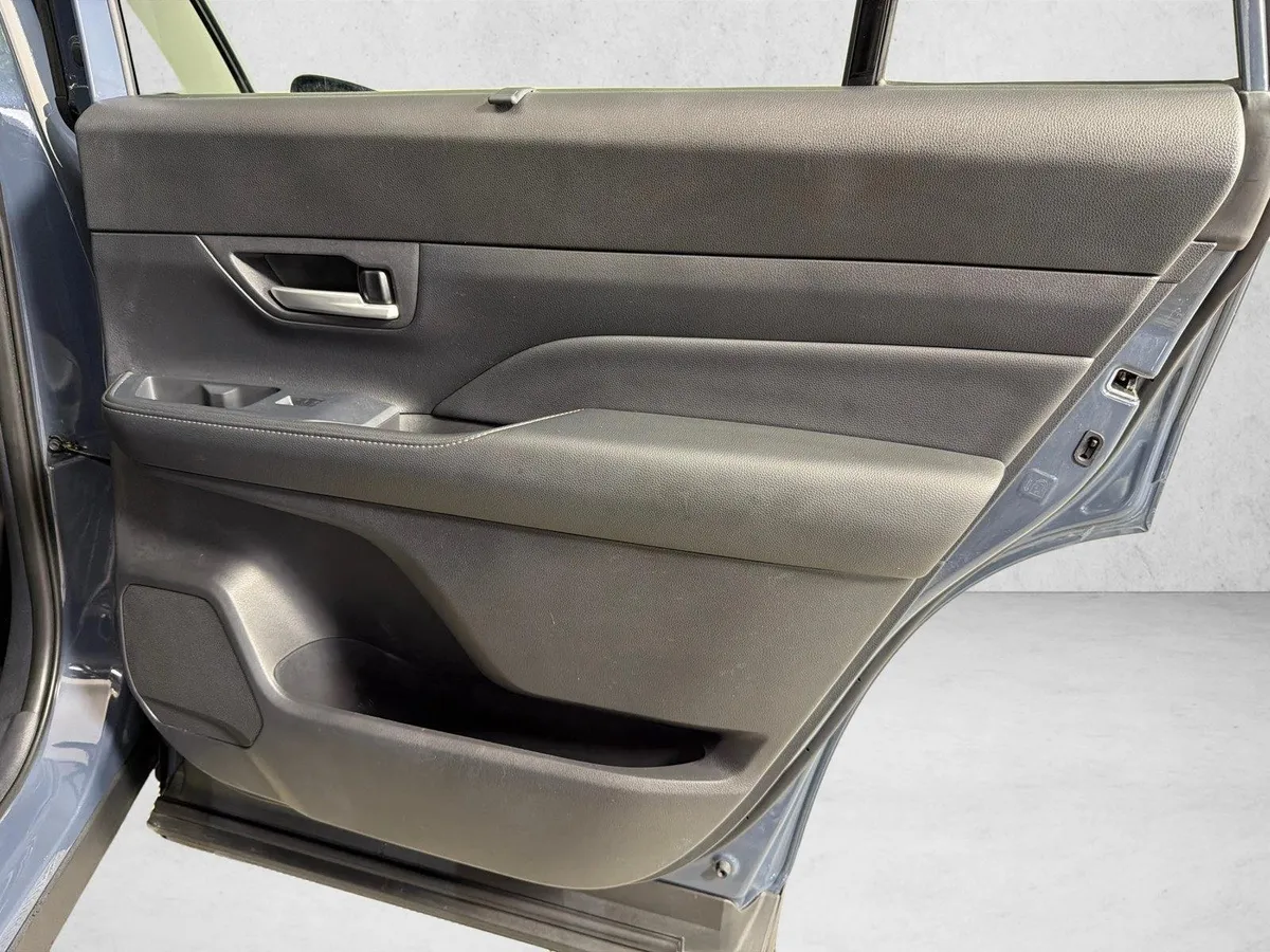 2025 Toyota Grand Highlander XLE thumbnail 16