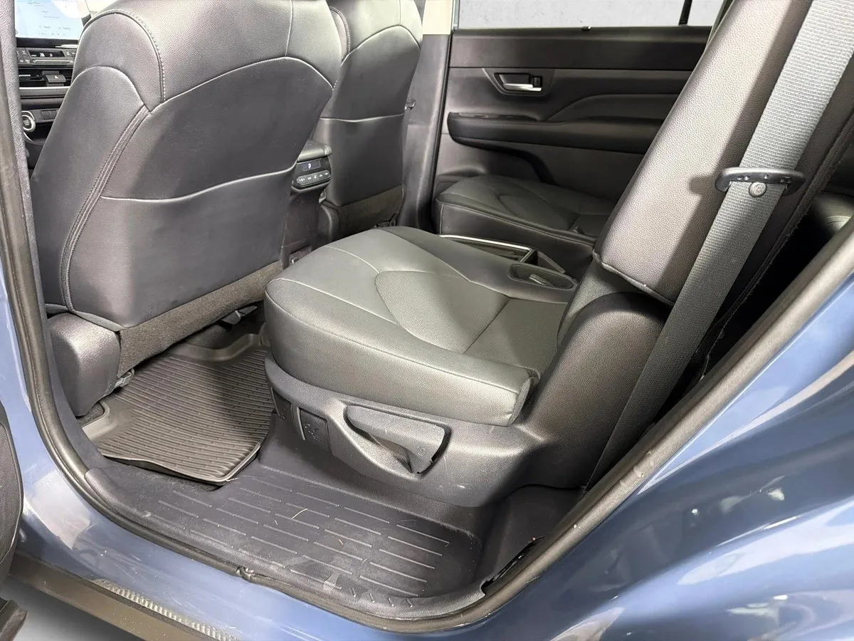 2025 Toyota Grand Highlander XLE thumbnail 21