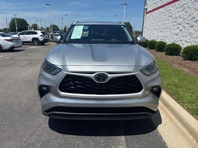 2025 Toyota Highlander Hybrid XLE thumbnail 2