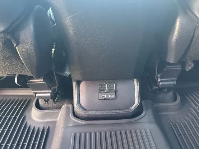 2025 Toyota Highlander Hybrid XLE thumbnail 21