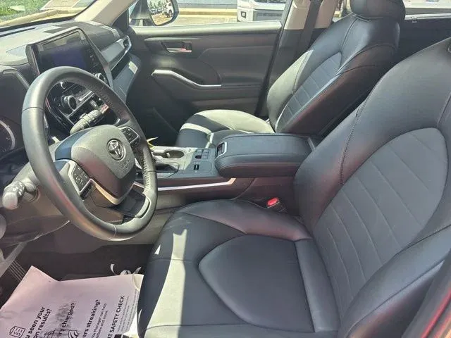 2025 Toyota Highlander Hybrid XLE thumbnail 27
