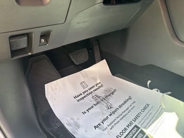 2025 Toyota Highlander Hybrid XLE thumbnail 29