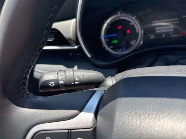 2025 Toyota Highlander Hybrid XLE thumbnail 35