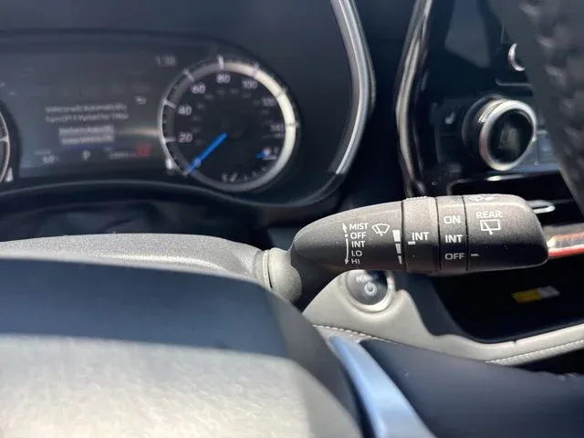2025 Toyota Highlander Hybrid XLE thumbnail 36