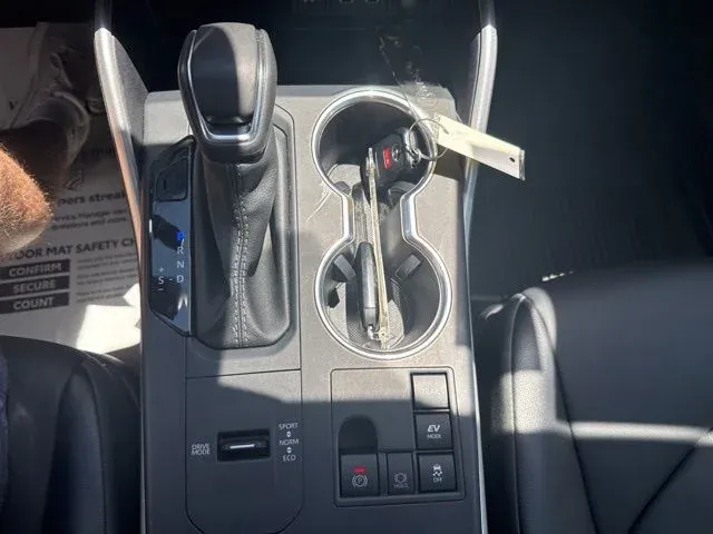 2025 Toyota Highlander Hybrid XLE thumbnail 42