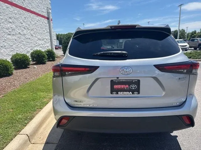 2025 Toyota Highlander Hybrid XLE thumbnail 6
