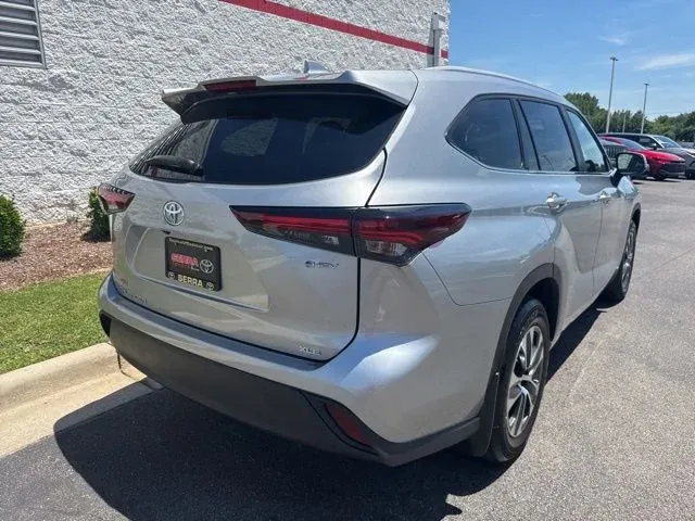 2025 Toyota Highlander Hybrid XLE thumbnail 7