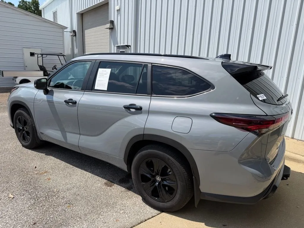 2025 Toyota Highlander Hybrid XLE thumbnail 2