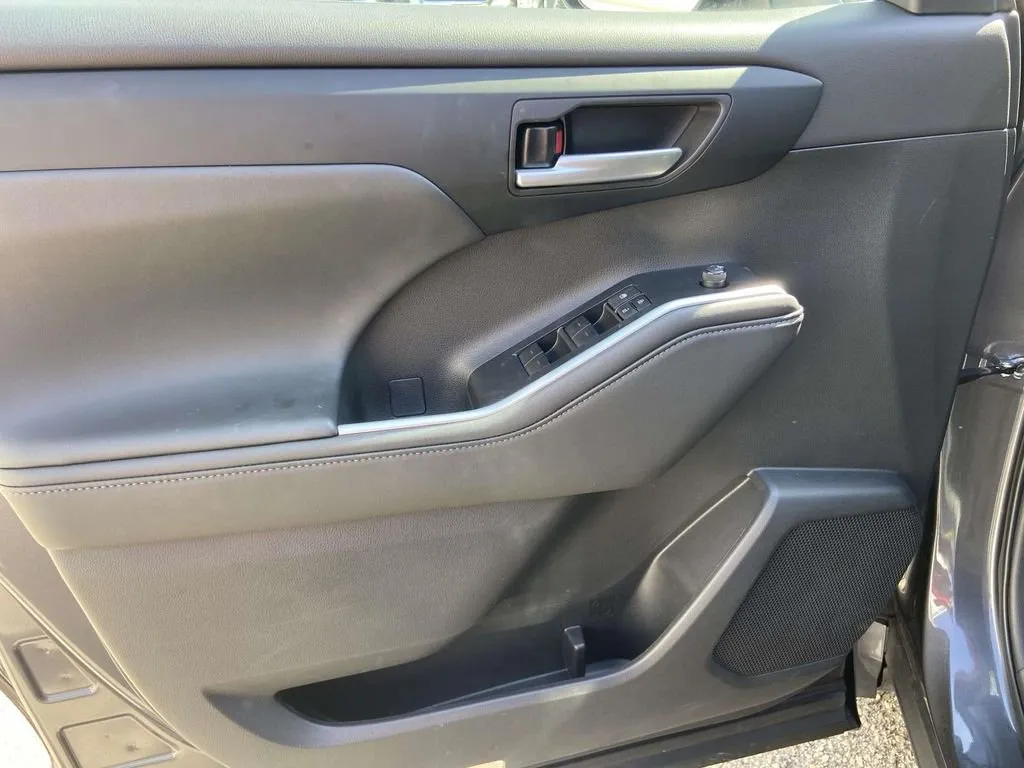 2025 Toyota Highlander Hybrid XLE thumbnail 15