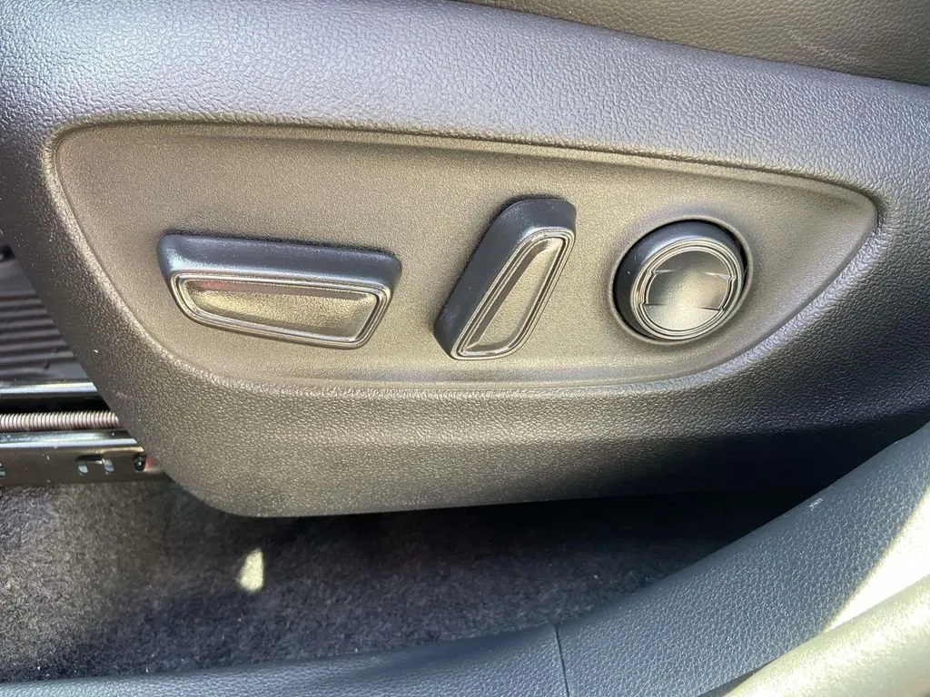 2025 Toyota Highlander Hybrid XLE thumbnail 19