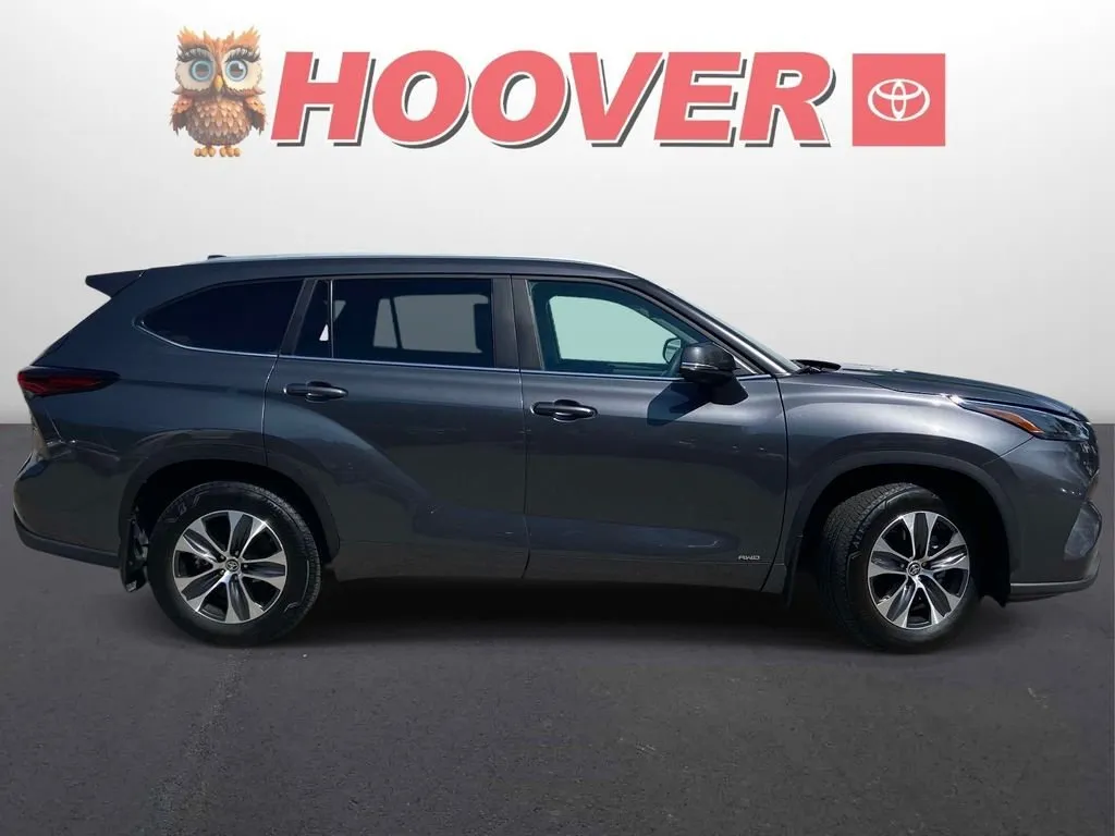 2025 Toyota Highlander Hybrid XLE thumbnail 2