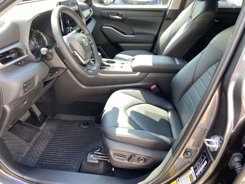 2025 Toyota Highlander Hybrid XLE thumbnail 20
