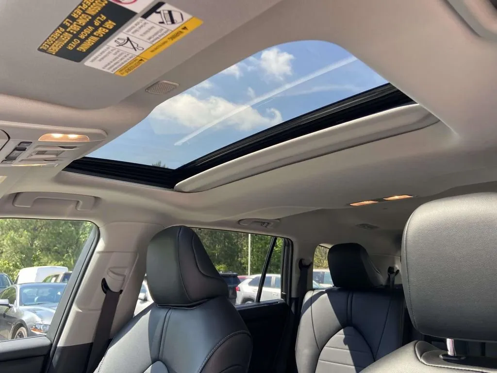 2025 Toyota Highlander Hybrid XLE thumbnail 22