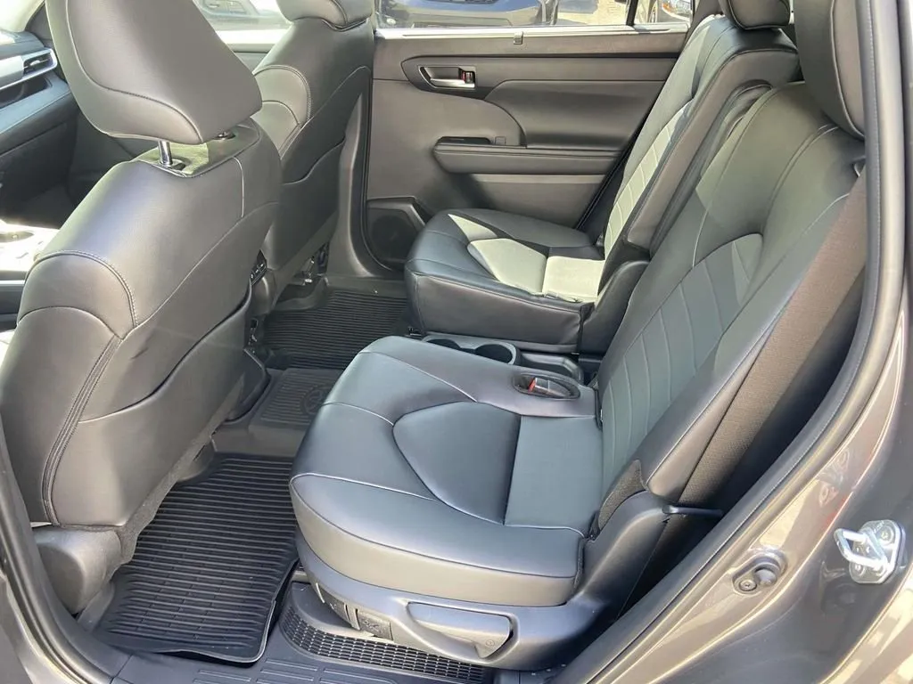 2025 Toyota Highlander Hybrid XLE thumbnail 25