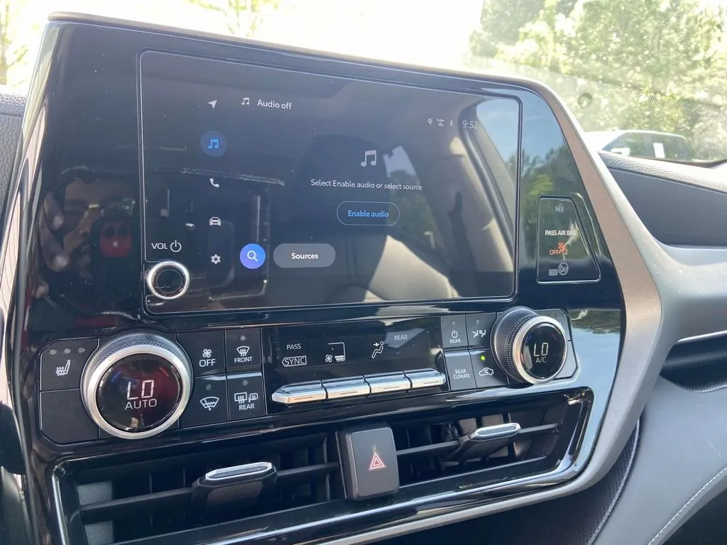 2025 Toyota Highlander Hybrid XLE thumbnail 26