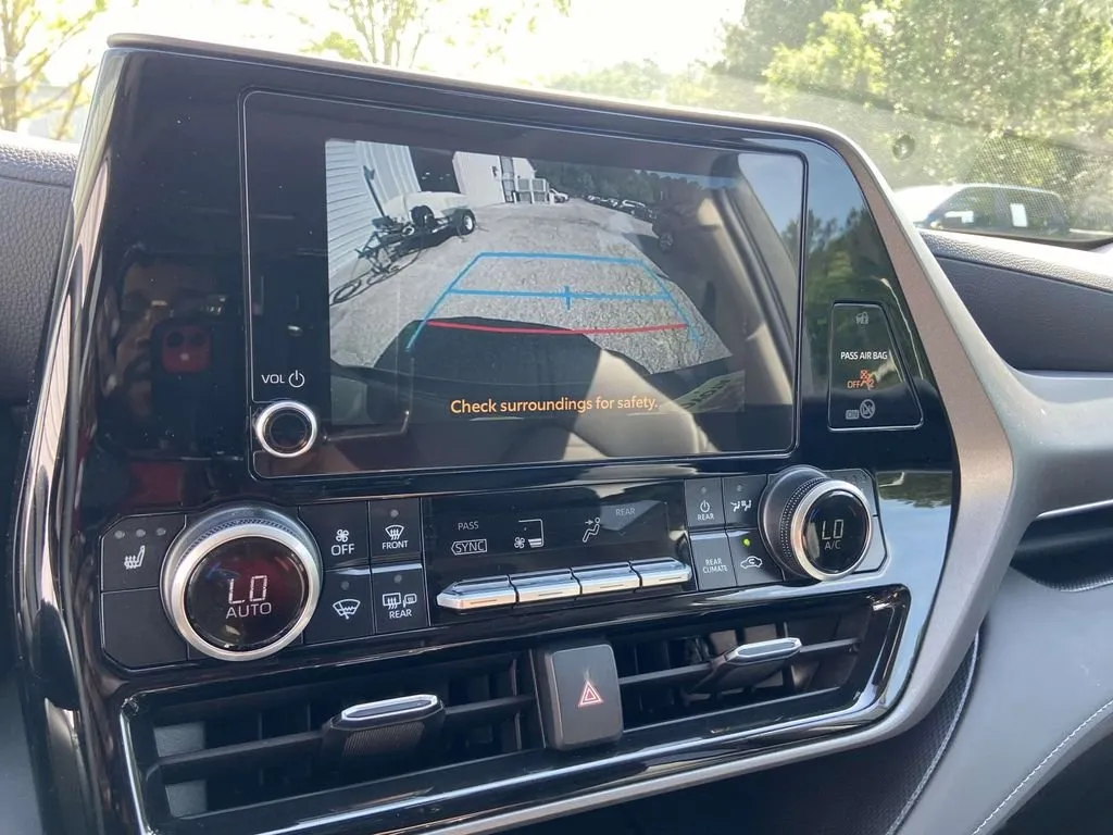 2025 Toyota Highlander Hybrid XLE thumbnail 27
