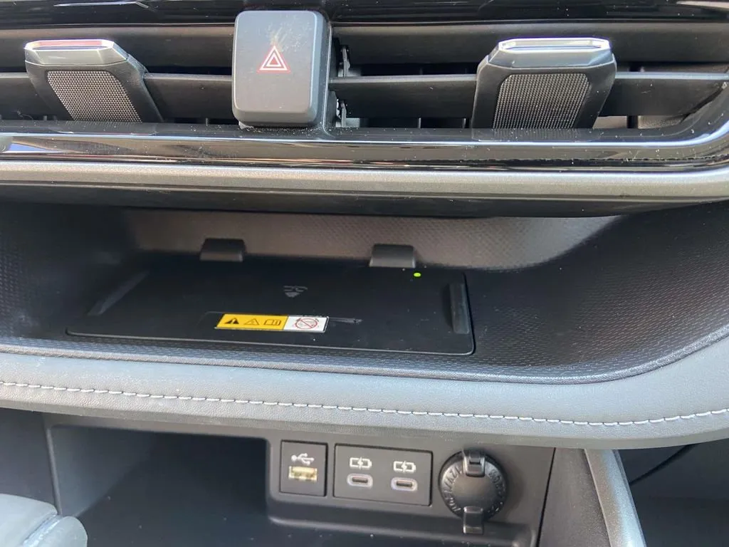 2025 Toyota Highlander Hybrid XLE thumbnail 29