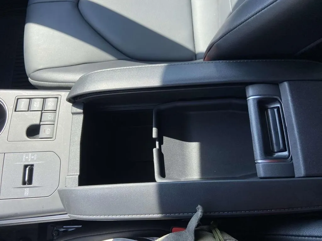 2025 Toyota Highlander Hybrid XLE thumbnail 31