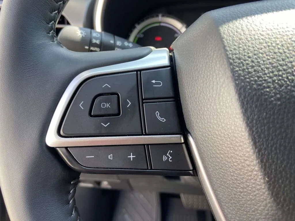 2025 Toyota Highlander Hybrid XLE thumbnail 34