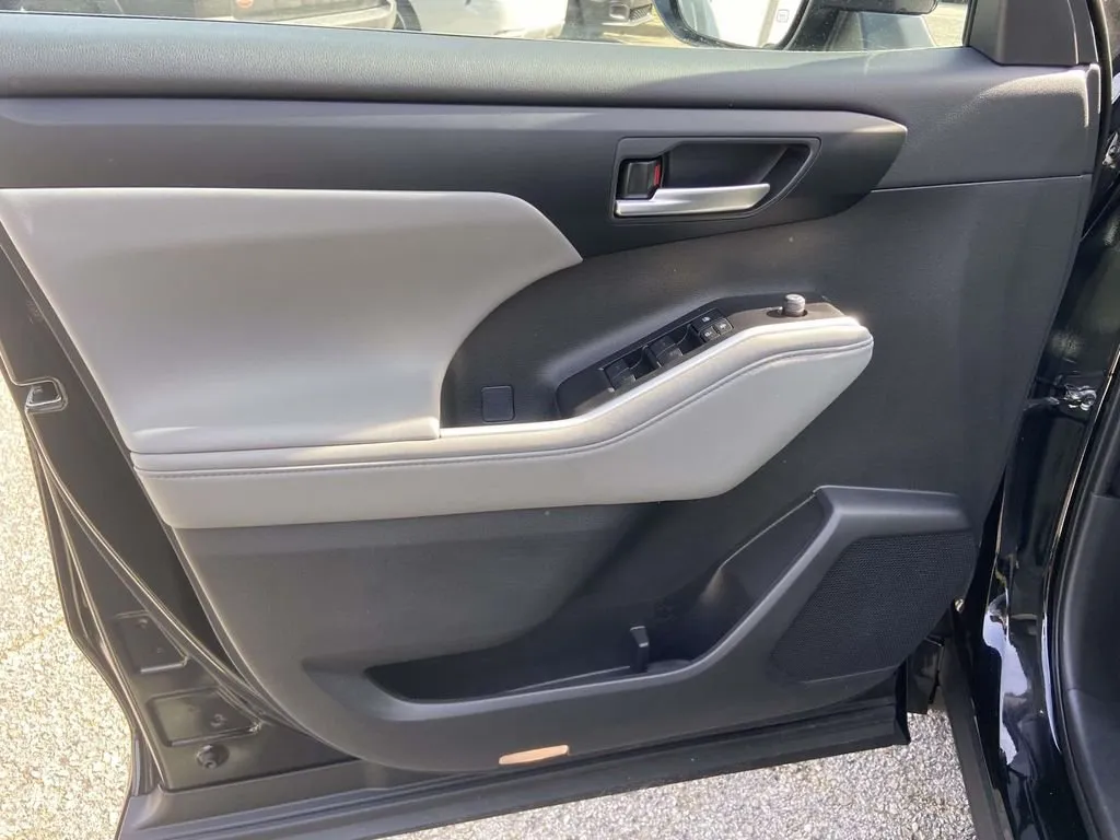 2025 Toyota Highlander Hybrid XLE thumbnail 15