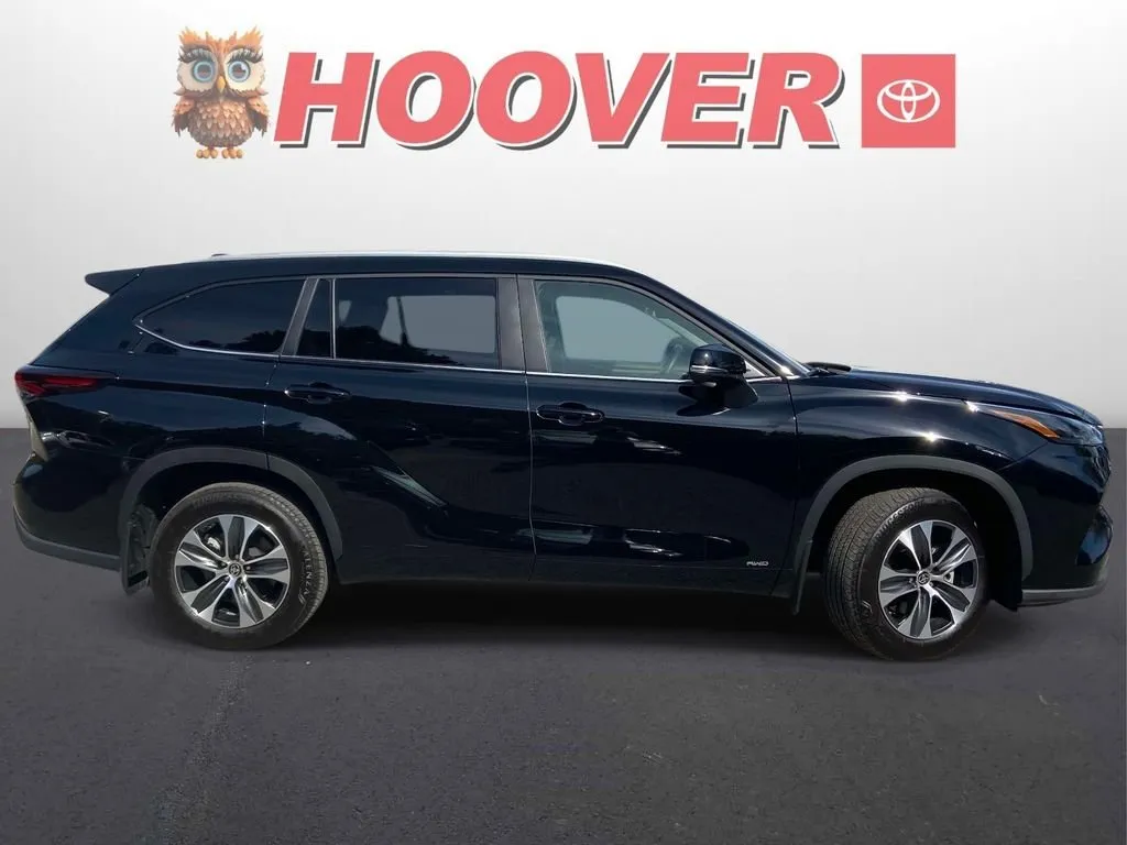 2025 Toyota Highlander Hybrid XLE thumbnail 2