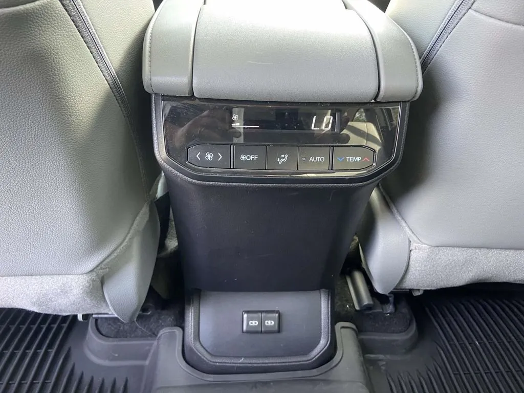 2025 Toyota Highlander Hybrid XLE thumbnail 20