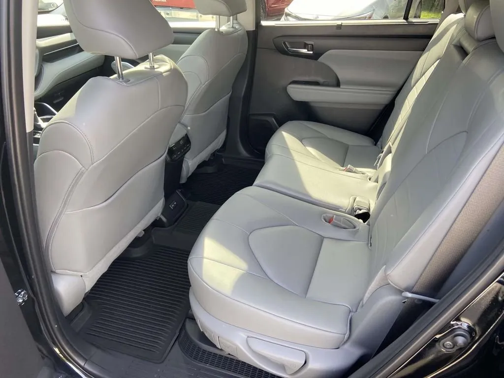 2025 Toyota Highlander Hybrid XLE thumbnail 22