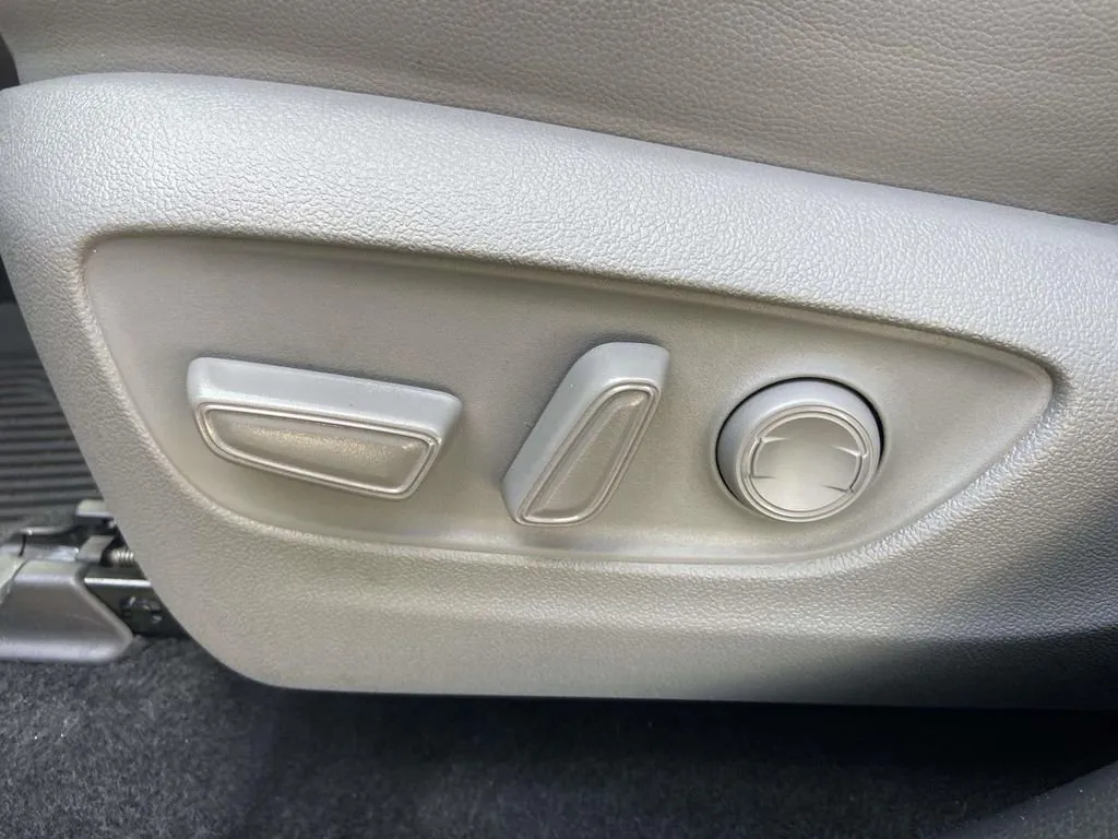 2025 Toyota Highlander Hybrid XLE thumbnail 23