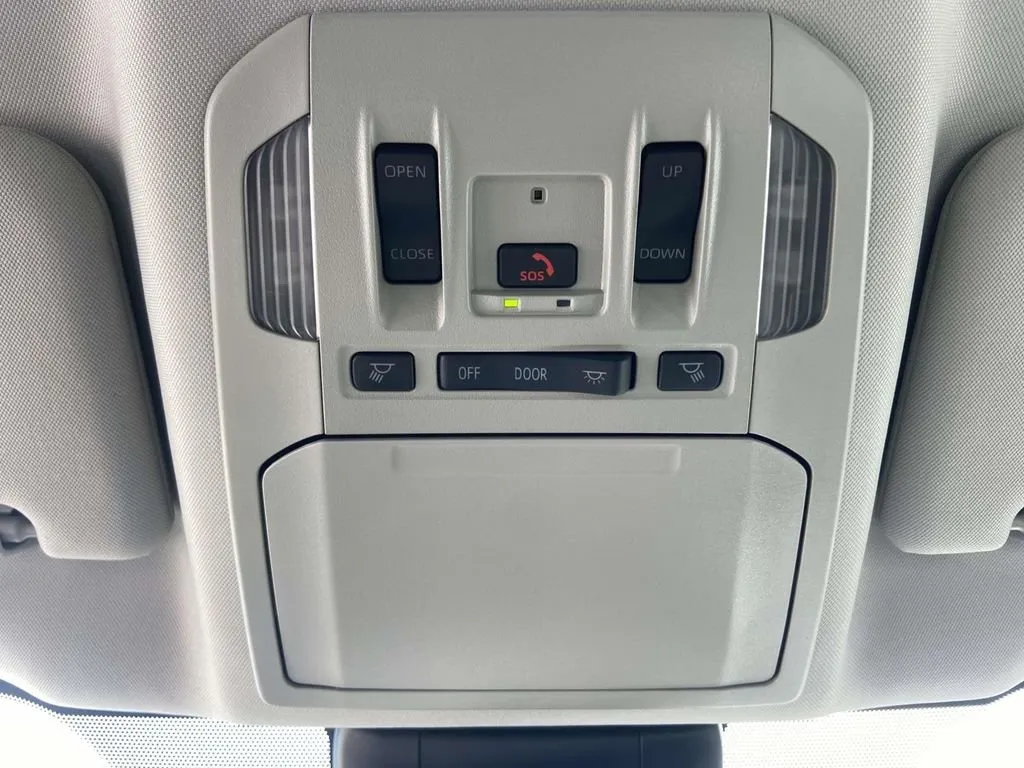 2025 Toyota Highlander Hybrid XLE thumbnail 24