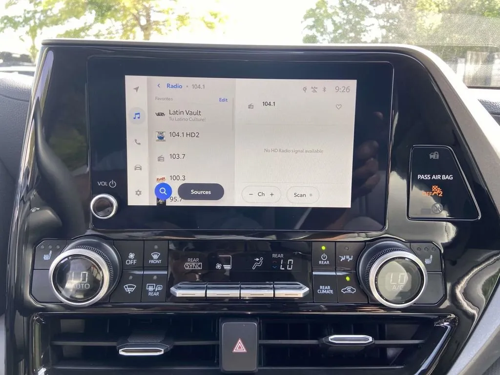 2025 Toyota Highlander Hybrid XLE thumbnail 25