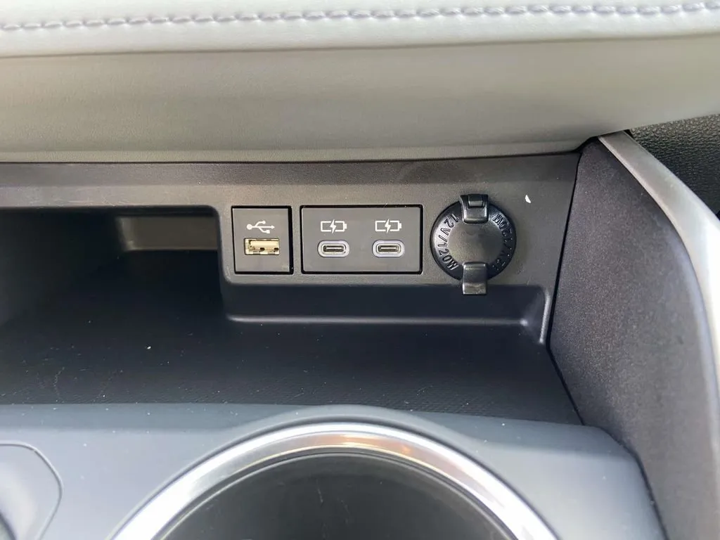 2025 Toyota Highlander Hybrid XLE thumbnail 27