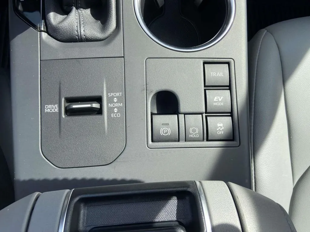 2025 Toyota Highlander Hybrid XLE thumbnail 28